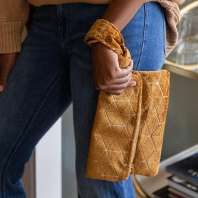 Medalla Wristlet Clutch