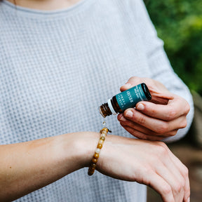 Essential V leather bracelet